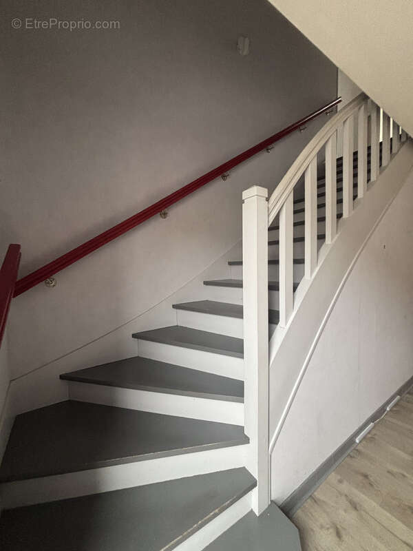 CHATILLON SUR SEINE : proche du centre ville ,maison rénovée de 120 m2 avec grange de 100m2 et cour - photo 9