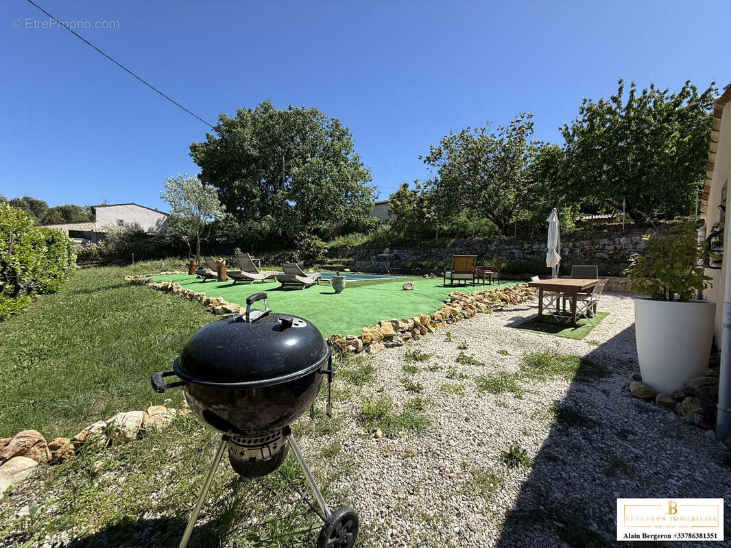 Maison à SAINT-CEZAIRE-SUR-SIAGNE