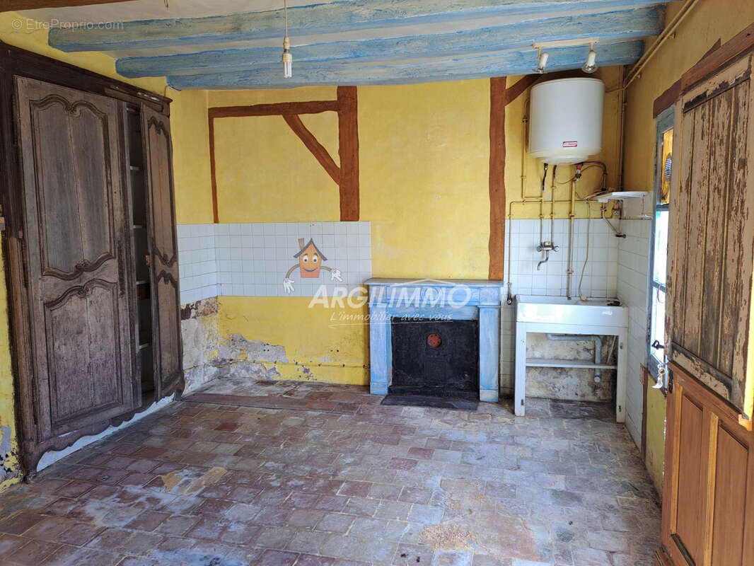 Petite maison à restaurer Centre de SAINT-CALAIS - photo 2