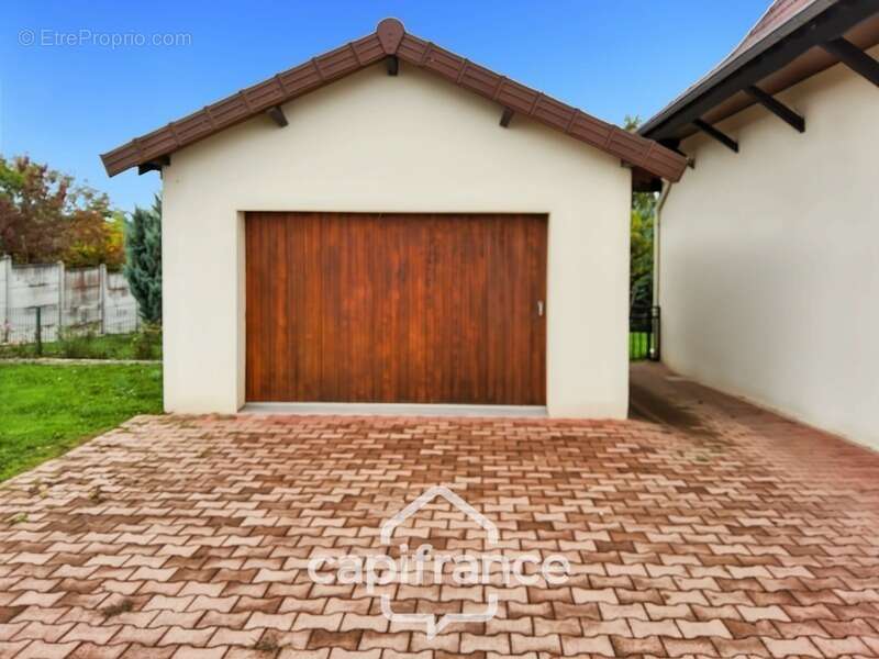 Maison à FRANGY-EN-BRESSE