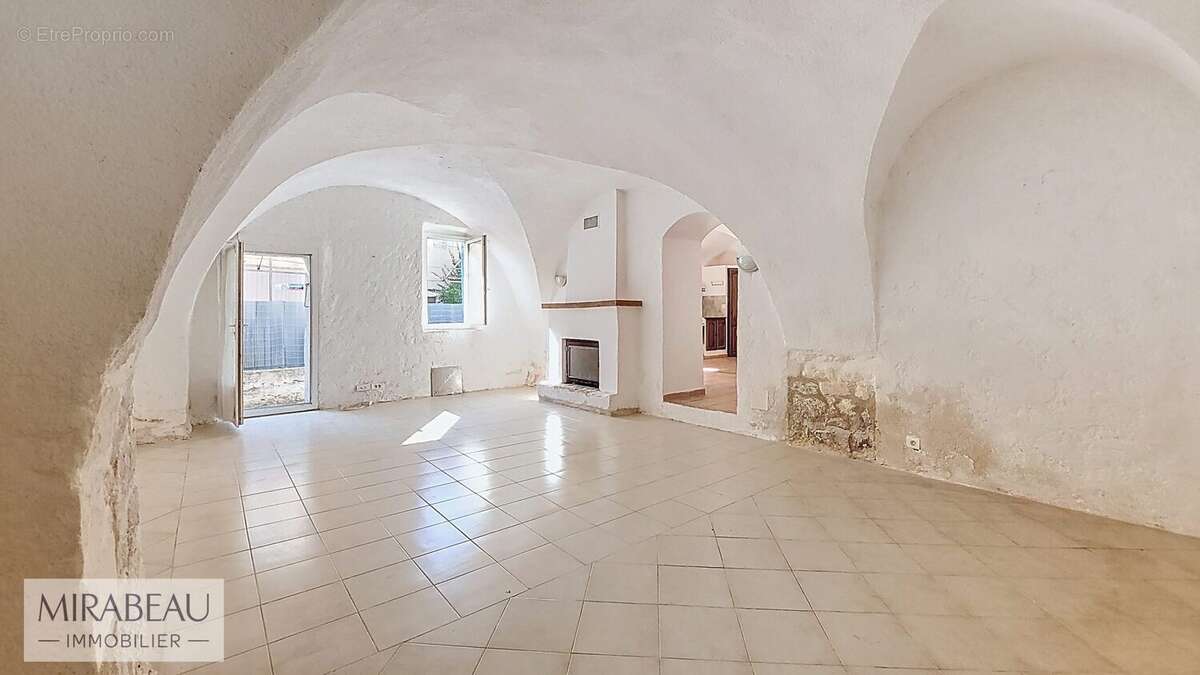 Appartement à SAINT-MARTIN-DE-LA-BRASQUE