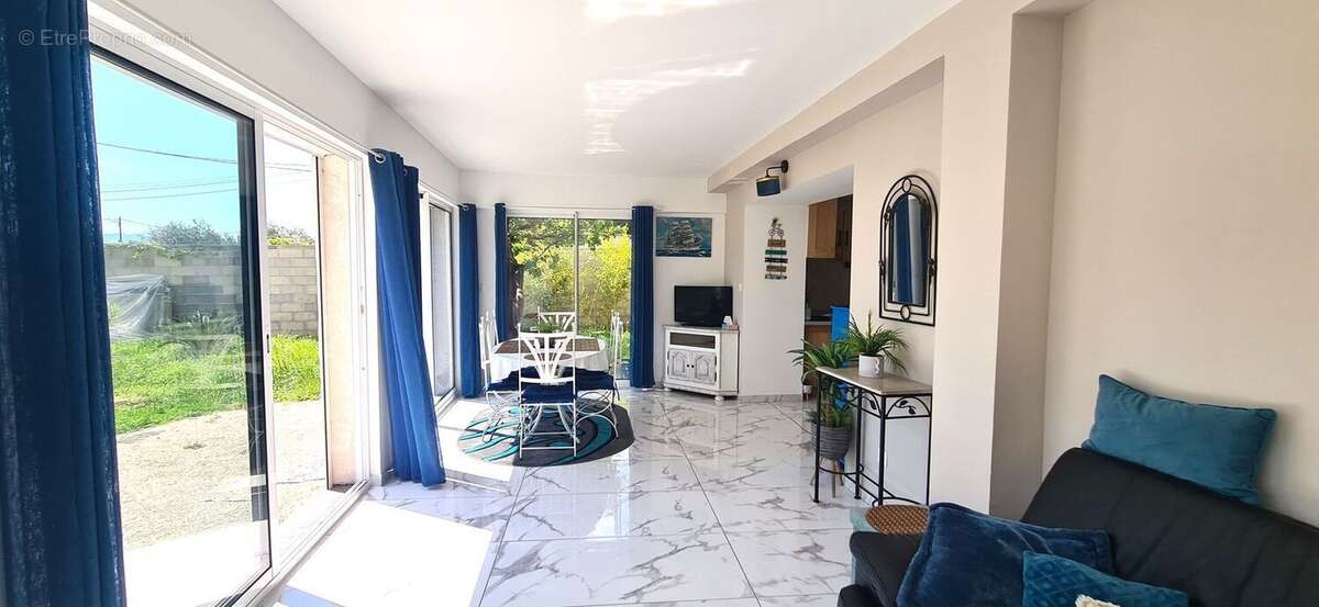 AUBAGNE-MAISON T5 A VENDRE-4 CHAMBRES-550M² DE TERRAIN-PROCHES - Maison à AUBAGNE
