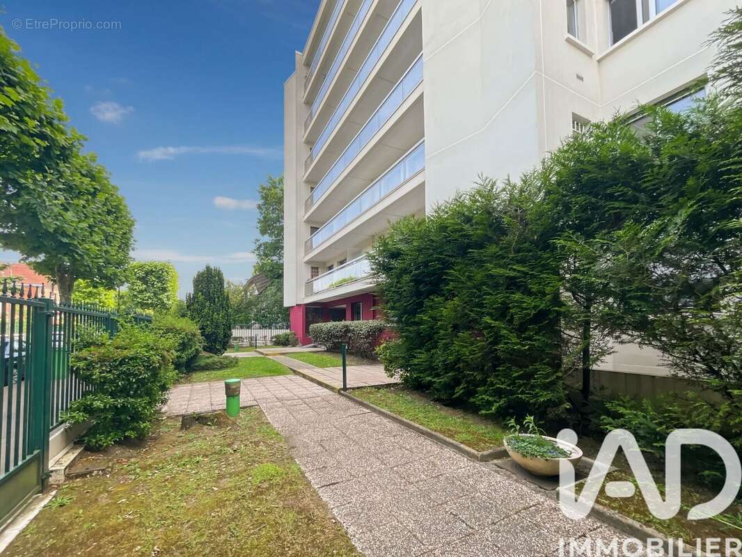 Photo 2 - Appartement à LES PAVILLONS-SOUS-BOIS