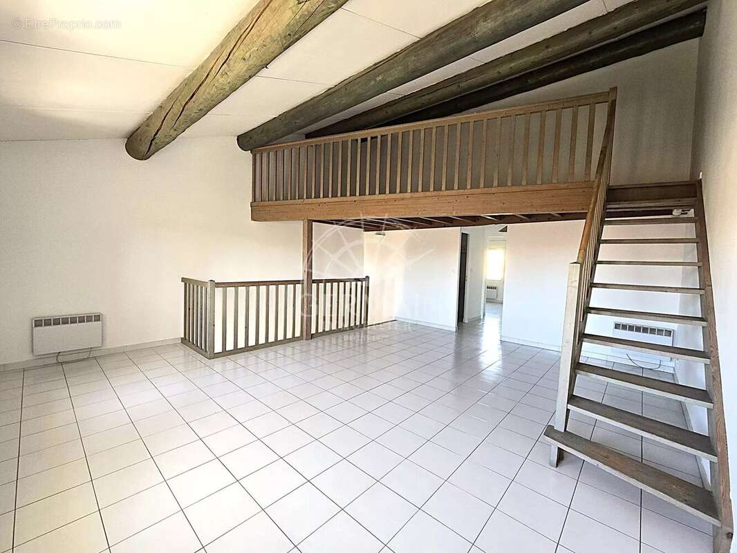 Appartement à L'ISLE-SUR-LA-SORGUE