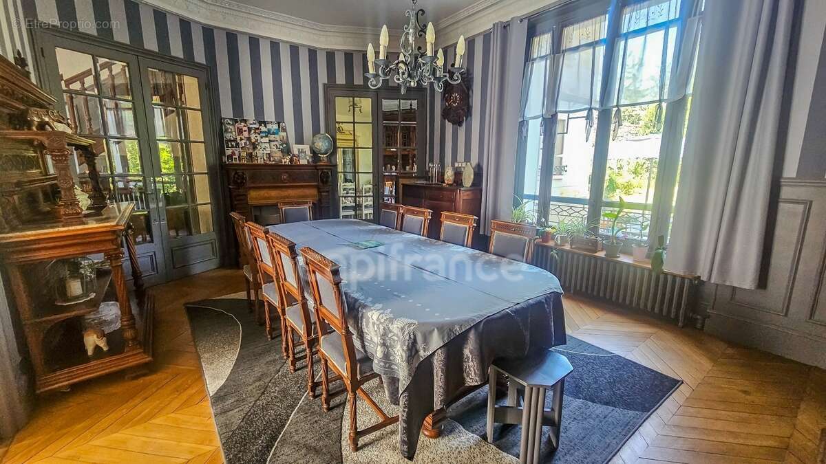 Plein centre ville d' ETAMPES (91) propriété à vendre 13 pièces, avec grand garage, 2 dépendances et terrain clos de 997 m² - photo 14