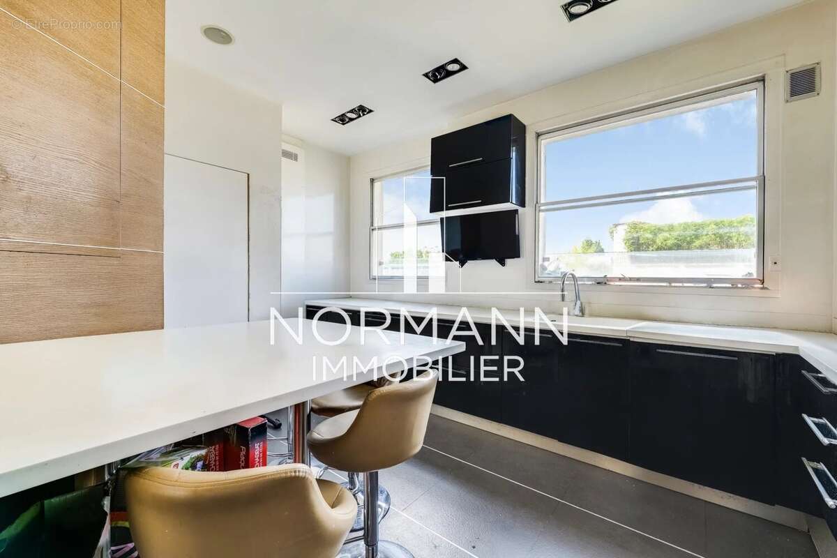 Appartement à NEUILLY-SUR-SEINE