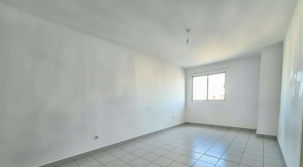Appartement 71 m² à Le Port  - photo 6