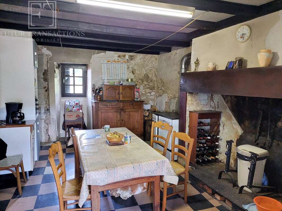 Maison à SAINT-FRONT-LA-RIVIERE