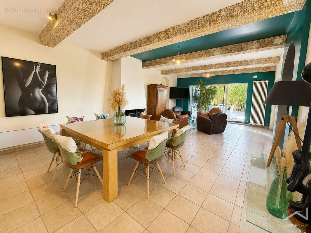 Maison à LA GARDE-ADHEMAR