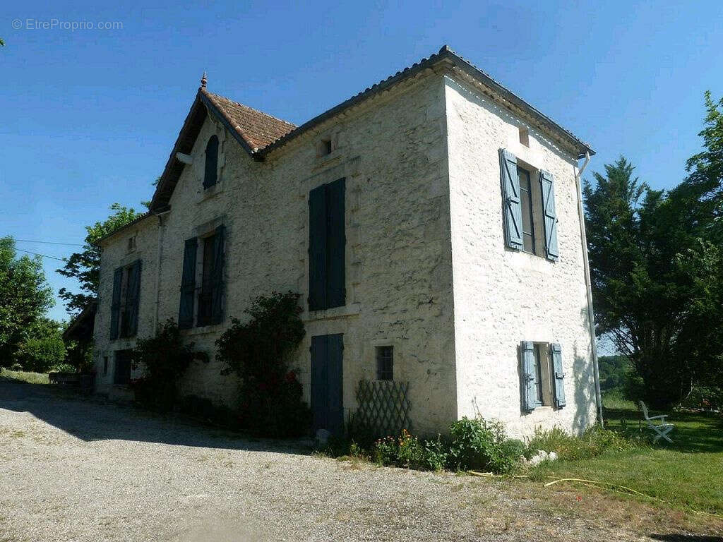 Maison à MONTAIGU-DE-QUERCY