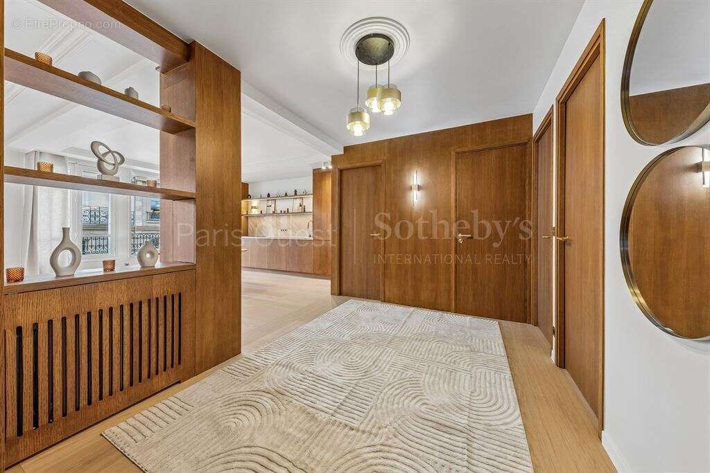 Appartement à PARIS-8E