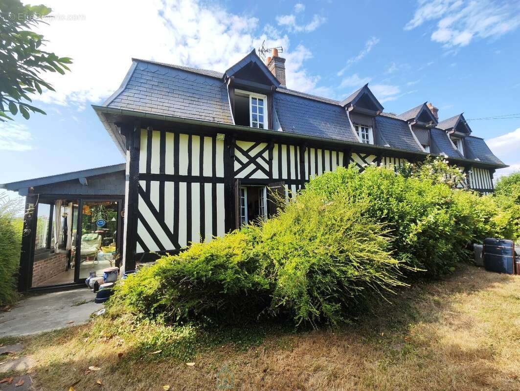 Sur plus de 3 ha de terrain, agréable maison avec dépendances - photo 19