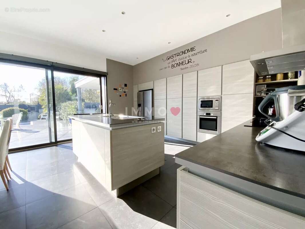 Maison contemporaine lumineuse avec piscine et jardin paysagé - photo 5