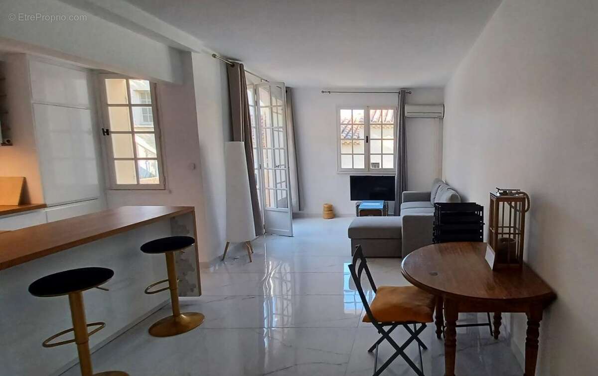 Appartement à SAINT-CYR-SUR-MER