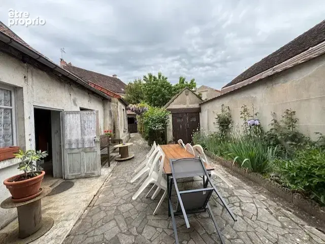 AUTUN, en centre ville, immeuble de rapport libre de 3 T3 avec cour et dépendances. - photo 7
