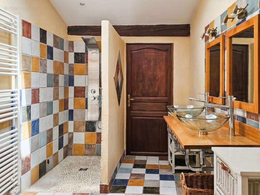 À Vendre à Comps - Maison de village de 180 m² avec extérieur - photo 13