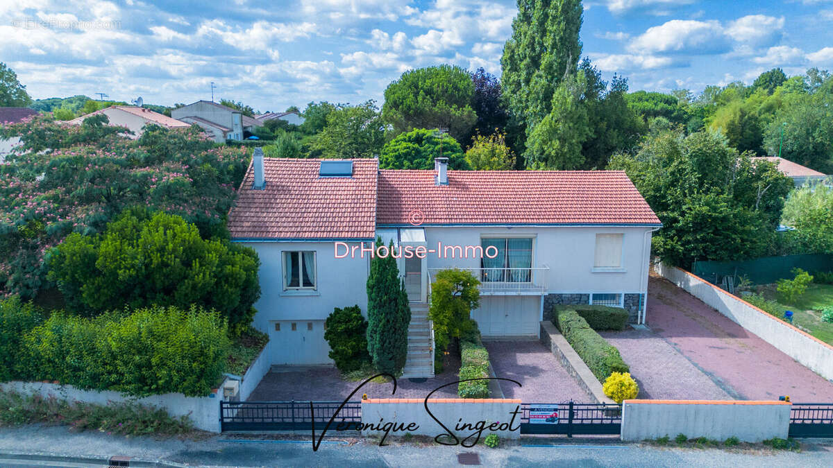 Maison à SAINT-MICHEL-LE-CLOUCQ