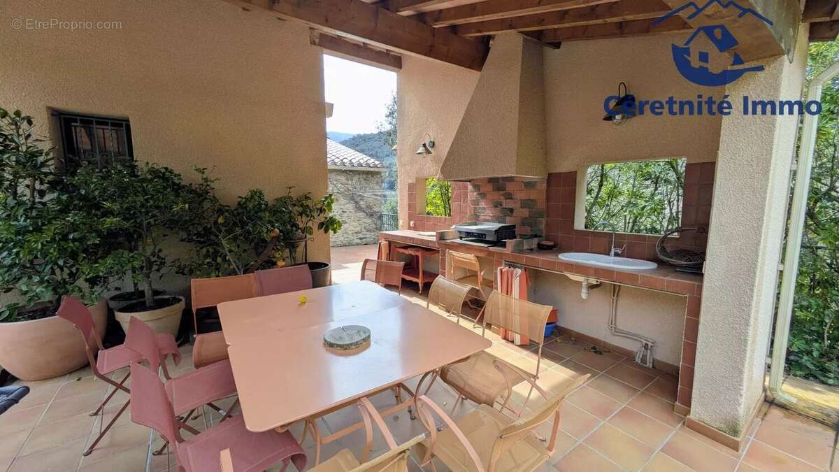Maison à REYNES