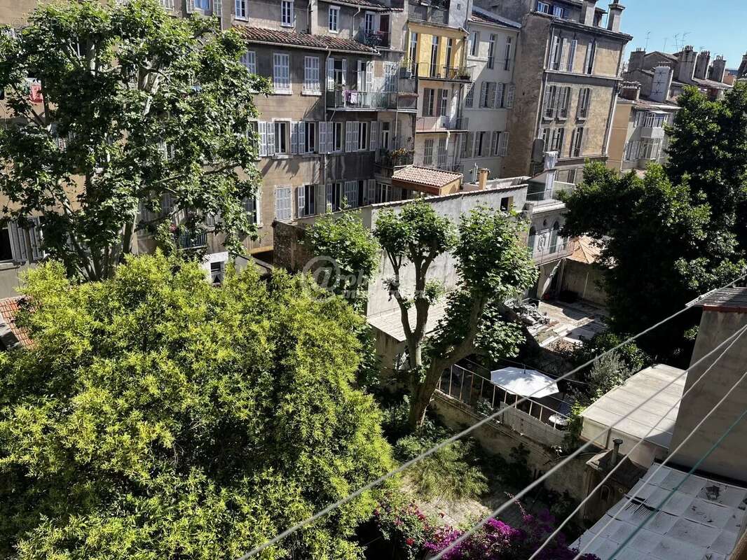 Appartement à MARSEILLE-1E