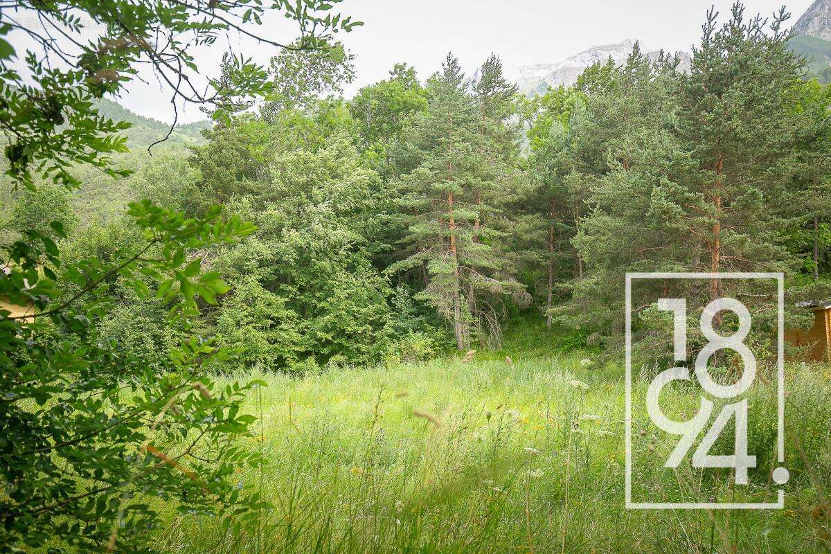 Terrain à UVERNET-FOURS