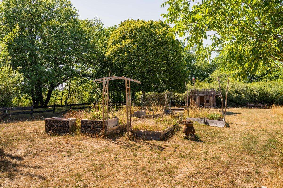 Maison 137 m² à Lussas-Et-Nontronneau  - photo 12