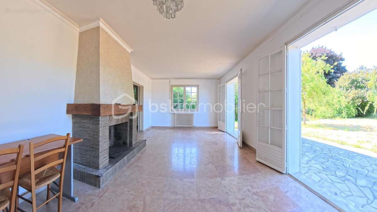 Maison familiale 7 pièces – Environ 130 m² – Grand jardin – Proche centre-ville - photo 5
