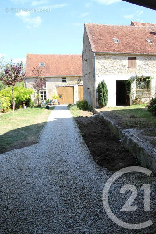 Maison à CHATEAUNEUF-VAL-DE-BARGIS