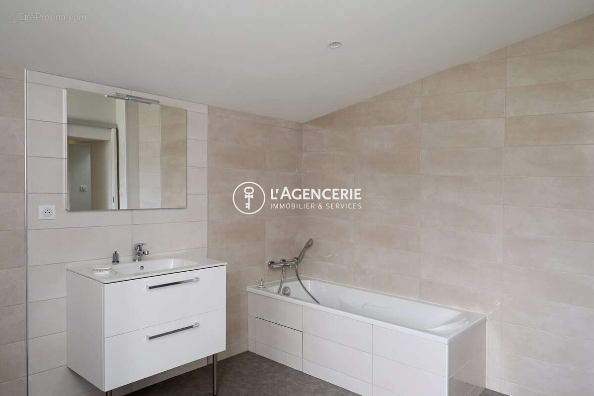 Maison à FREJAIROLLES