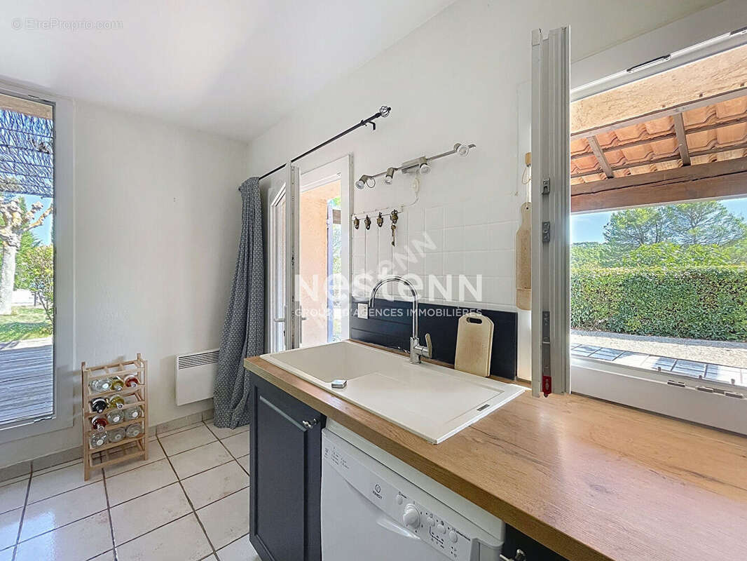 Villa indépendante de plain, 90m2 habitables, 3 chambres, possibilité d'agrandissement, piscine 4x8 et jardin. Vue imprenable ! - photo 9