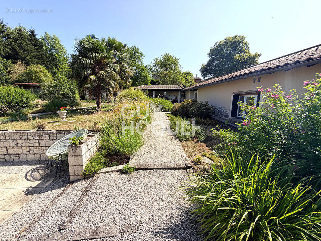 Maison à SAINT-GENIS-L'ARGENTIERE