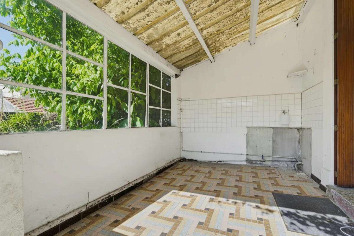 Maison de 6 pièces de 172 m² à Saint-Yzan-de-Soudiac - photo 15