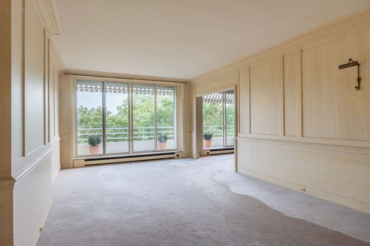 Appartement à PARIS-16E