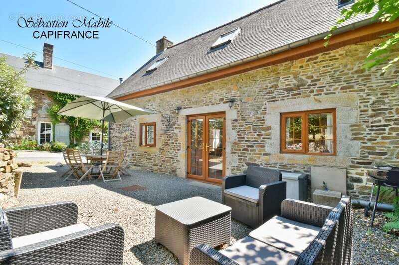 Chambres d'hôtes et gîte à vendre en Bretagne 9 pièces SOUGEAL (35) en Baie du Mont Saint Michel - Terrrain de 2200 M² - photo 2