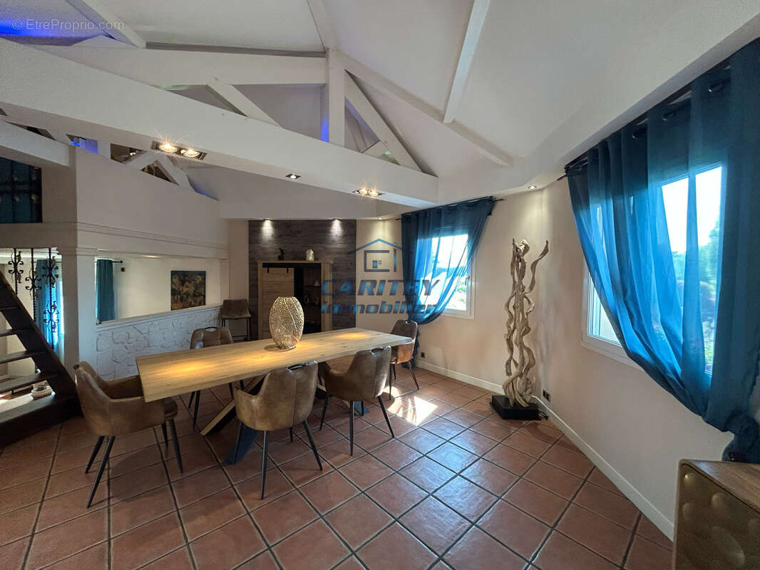 Magnifique maison de 180 m2 sur un terrain de 1753 m2 située sur la commune de ANDORNAY - photo 11
