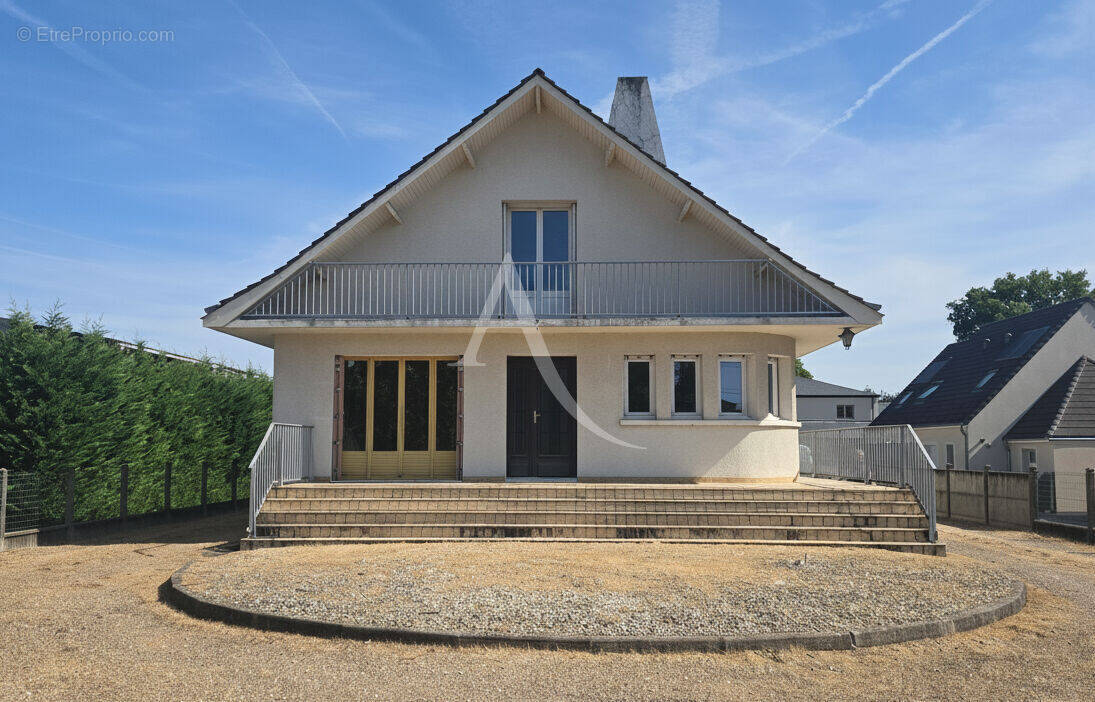 Maison à SAINT-JEAN-DE-BRAYE