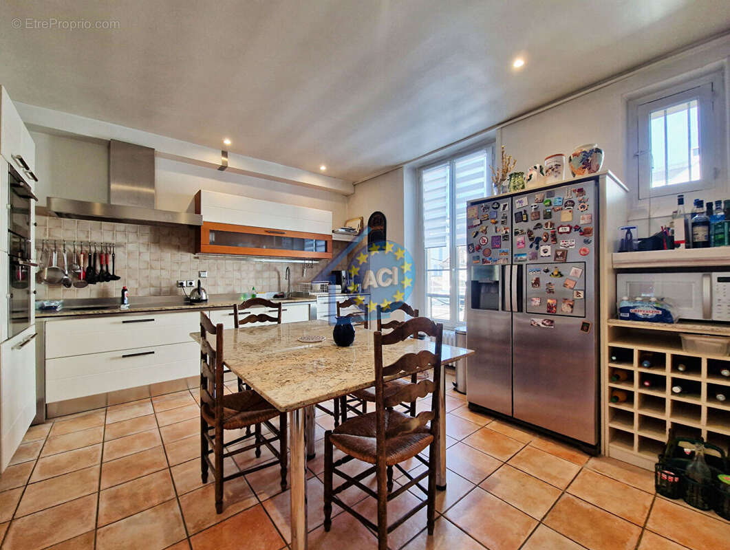 Hôtel particulier - Centre-ville Mantes-la-Jolie - 342.05m² habitables - Garages - Caves - photo 8