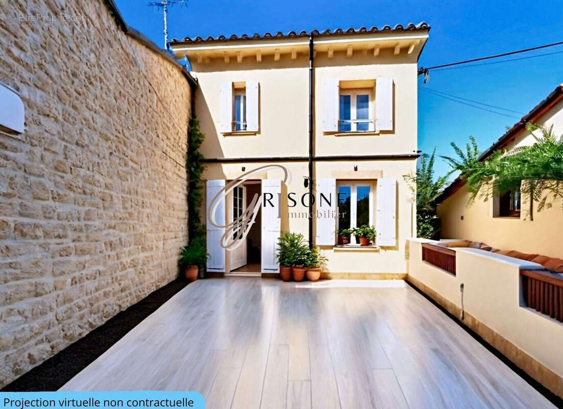 Maison à SIX-FOURS-LES-PLAGES