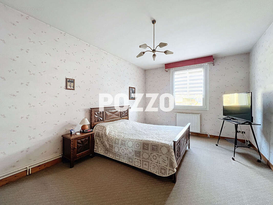 Maison à SAINT-HILAIRE-DU-HARCOUET