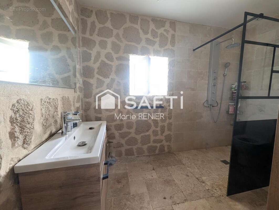 Maison 130 m² à Lezigne  - photo 5