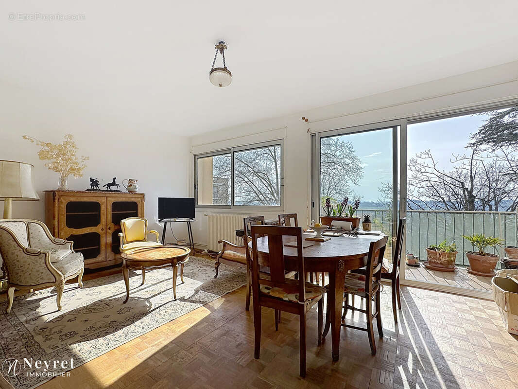 Appartement à SAINT-GENIS-LAVAL