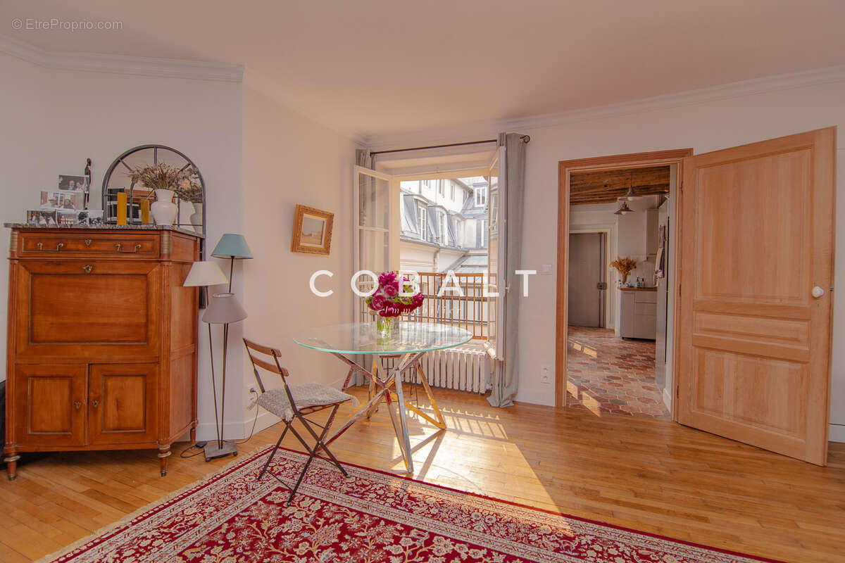 Appartement à PARIS-2E