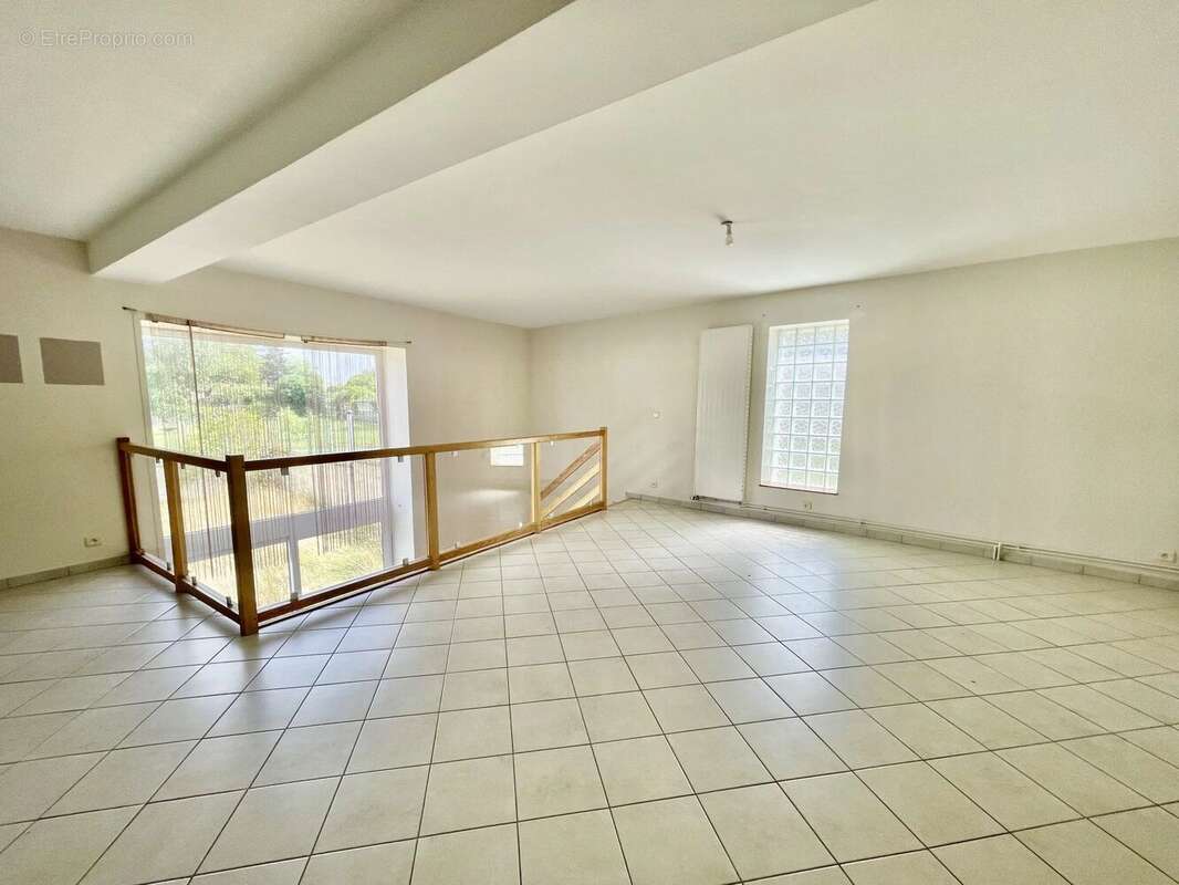 Maison à FROIDMONT-COHARTILLE