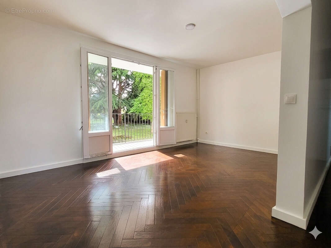 Appartement à LES CLAYES-SOUS-BOIS