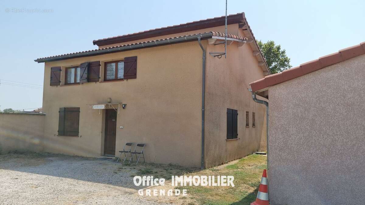 Maison 206 m² à Ondes  - photo 3