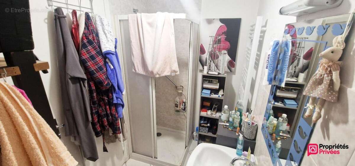 Immeuble de rapport - 90 m² - 4 pièces - local commercial et appartement T2 - photo 13