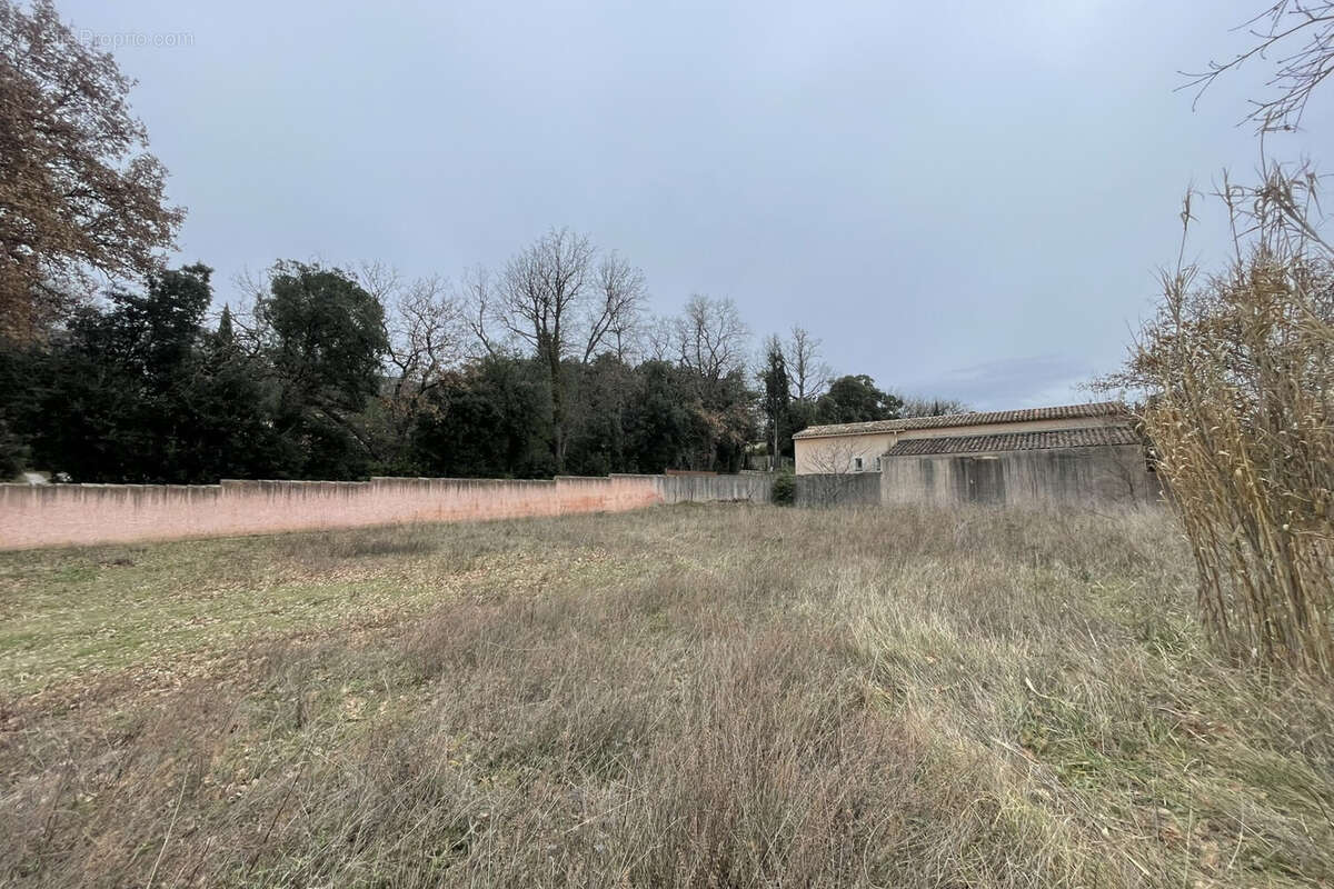 Terrain à ROBION