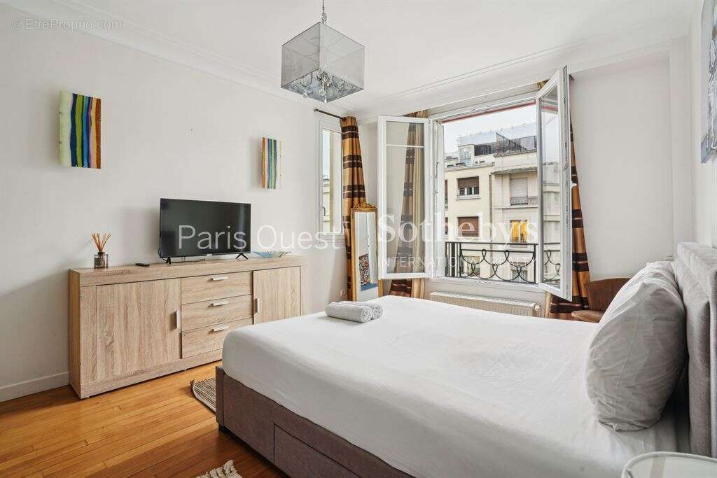 Appartement à NEUILLY-SUR-SEINE