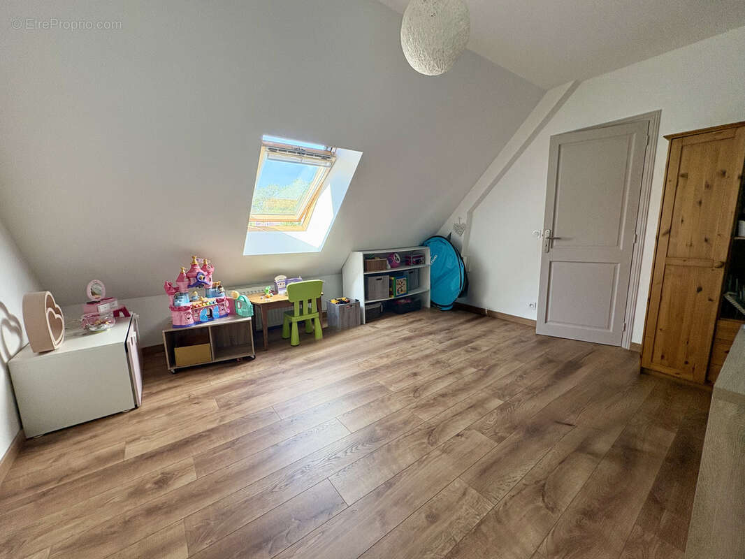 Maison à Saint-Sauveur-sur-École, 168m2, 5 chambres, terrain de 1260m2 constructible, sous-sol total - photo 16