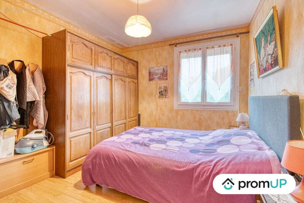 Commerce à SAINT-PIERRE-DE-RIVIERE