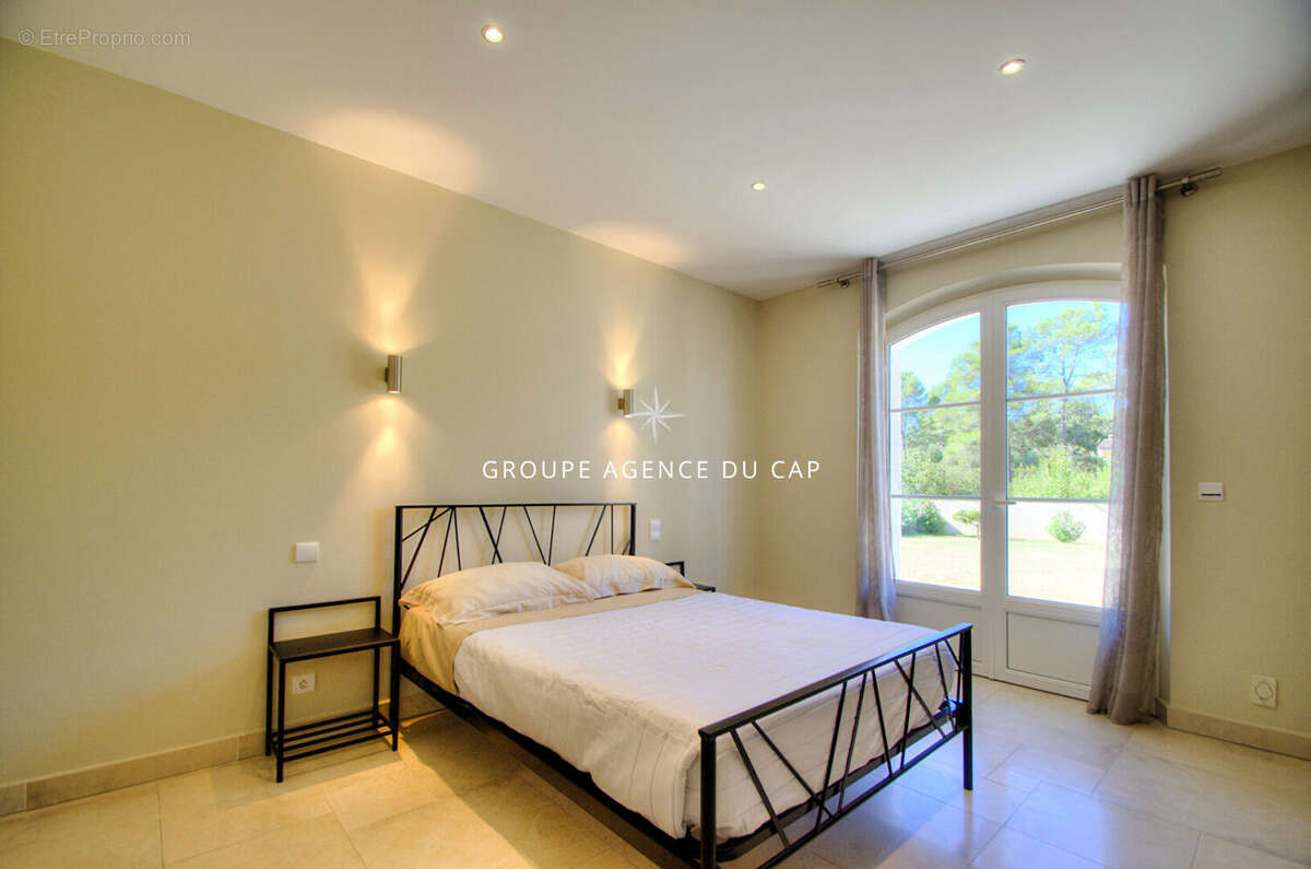 Villa 270m² entierement de plain pied  domaine prive puget sur argens - photo 10